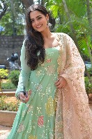 Ayesha Khan Photos